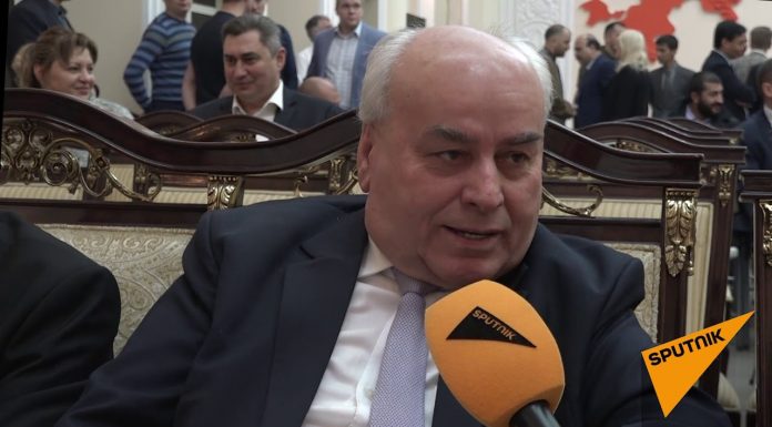 Шамъ агар хомуш гардад доғи маҳфил мешавад