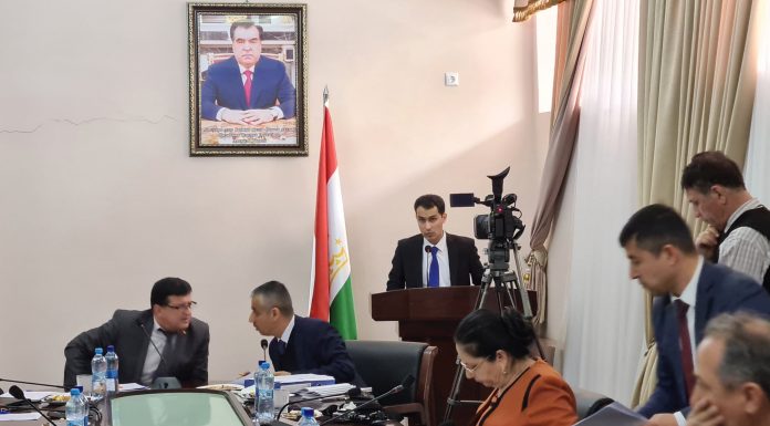 Ҳимояи рисолаи номзадии устоди факултет Анвари Сафарӣ