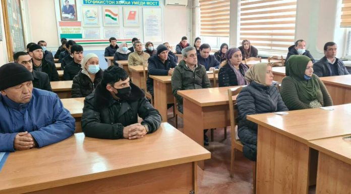 Вохӯрӣ бо волидайни донишҷӯён