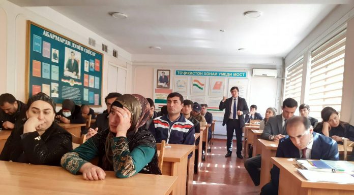 Вохури бо волидайни донишҷуён