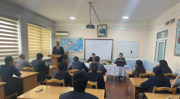 МУЛОҚОТИ САРДОРИ РАЁСАТИ КОР БО ҶАВОНОН ВА ВАРЗИШИ ШАҲРИ ДУШАНБЕ ШОҲЗОД РАҲИМЗОДА БО ДОНИШҶӮЁНИ ФАКУЛТЕТИ МУНОСИБАТҲОИ БАЙНАЛМИЛАЛӢ