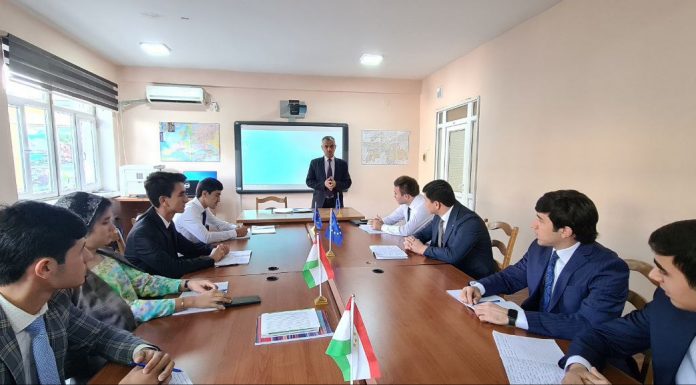 Дарси кушоди устоди кафедраи дипломатияи ва сиёсати хориҷии Ҷумҳурии Тоҷикистон