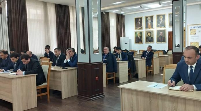 ВОХӮРИИ РЕКТОРИ ДОНИШГОҲ БО ҲАЙАТИ УСТОДОН ВА КОРМАНДОНИ ФАКУЛТЕТИ МУНОСИБАТҲОИ БАЙНАЛХАЛҚӢ