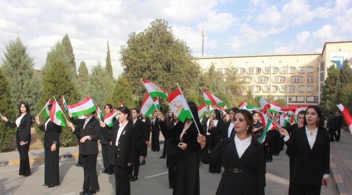 ҶИЛОИ ТОҶИ ПАРЧАМ ИФТИХОР АСТ