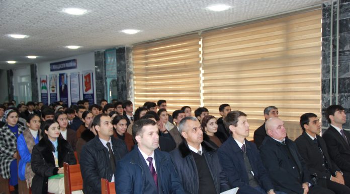 Тамошои дастаҷамъонаи пахши мустақими Паёми Асосгузори сулҳу ваҳдати миллӣ-Пешвои миллат, Президенти Ҷумҳурии Тоҷикистон муҳтарам Эмомалӣ Раҳмон дар факултети муносибатҳои байнлахалқии ДМТ